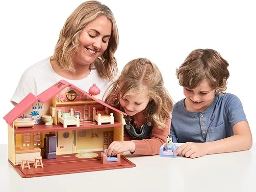 Bluey Family Home Playset with 2.5" poseable Figure, Multicolor (13024)
