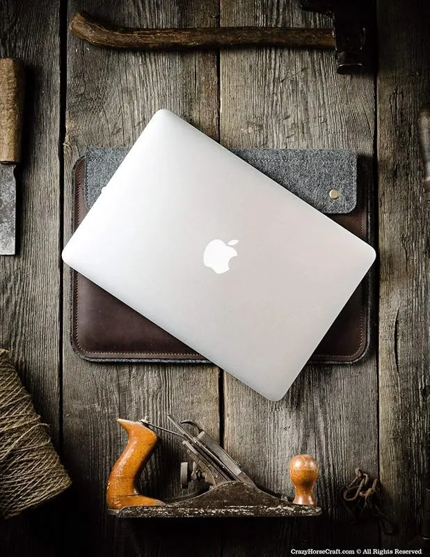 Genuine Italian Leather Case/Sleeve for MacBook Pro 13/14 / 15/16 inch, Wood Brown, Wool Felt Bag for MB Air 13, M1, M2 Handmade Vintage Secure Laptop Cover, Unique Gift, Crazy Horse Craft