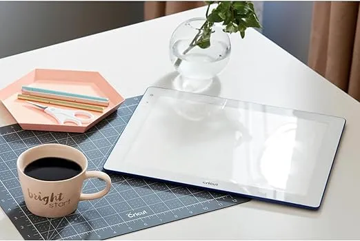Cricut BrightPad Go(29.2 cm x 22.8 cm),Flexible LED Light,Five Brightness Settings Up to 4200 Lumens,Cordless and Portable Drawing Light Pad for Tracing,Weeding Vinyl,Sketching,Diamond Painting Indigo